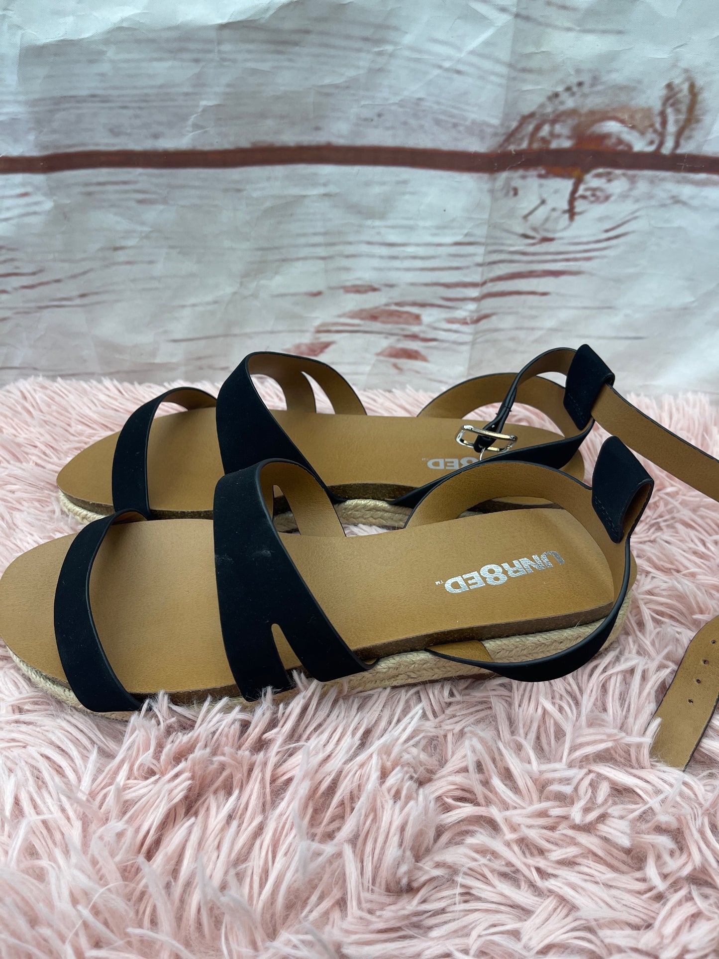 Sandals Flats By Clothes Mentor Size: 9