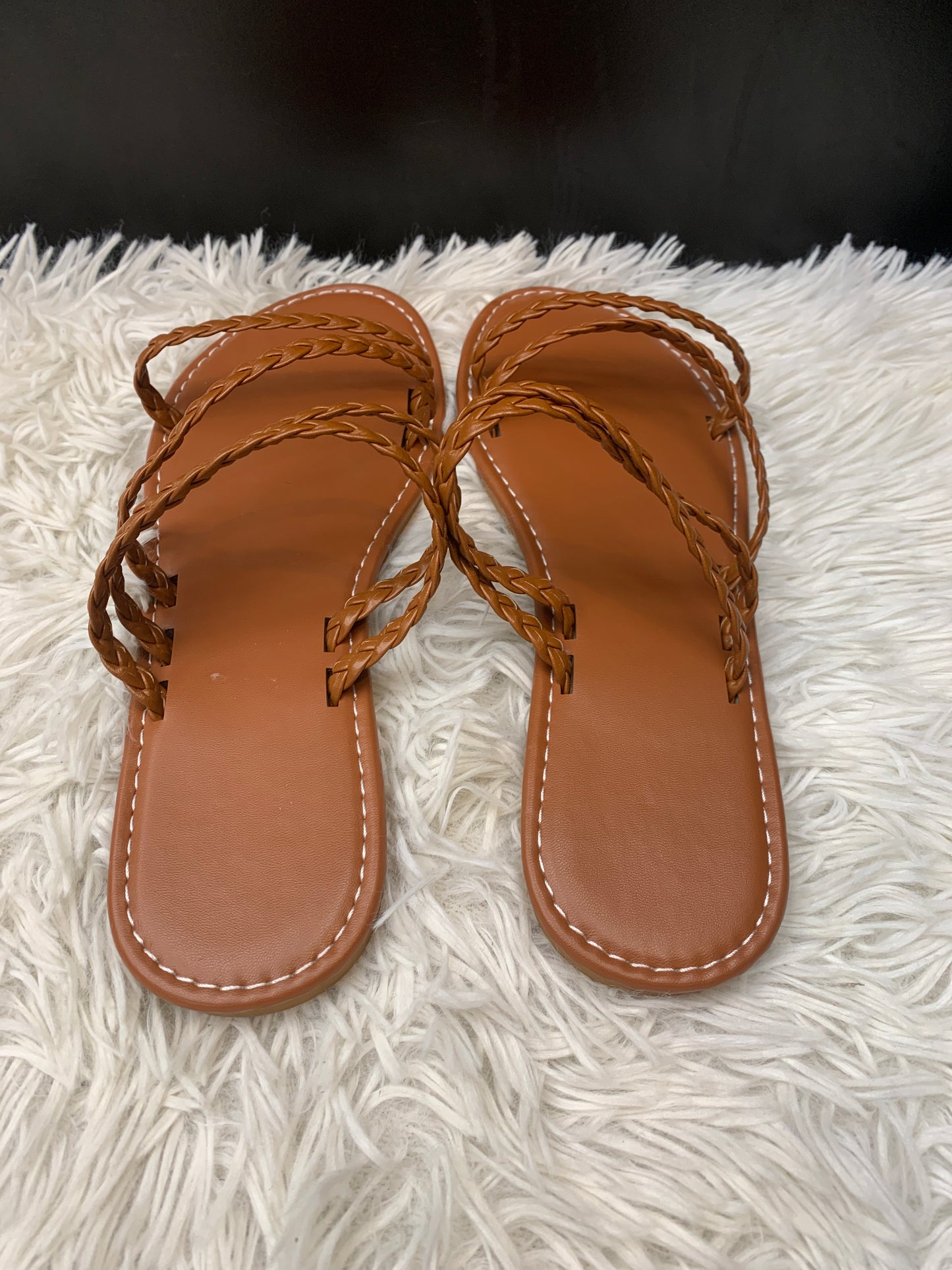 Sandals Flats By Clothes Mentor Size: 6.5