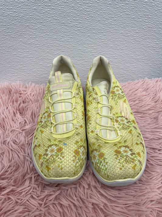 Shoes Sneakers By Skechers  Size: 8.5