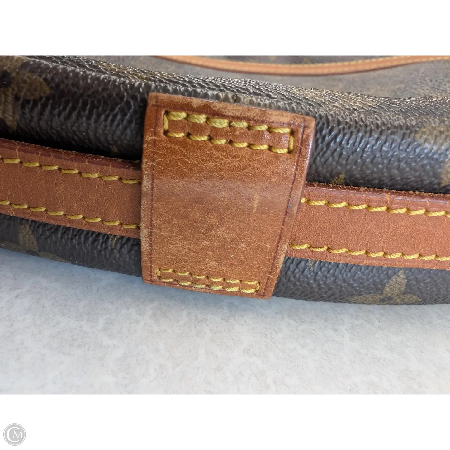 Crossbody Luxury Designer By Louis Vuitton, Size: Medium