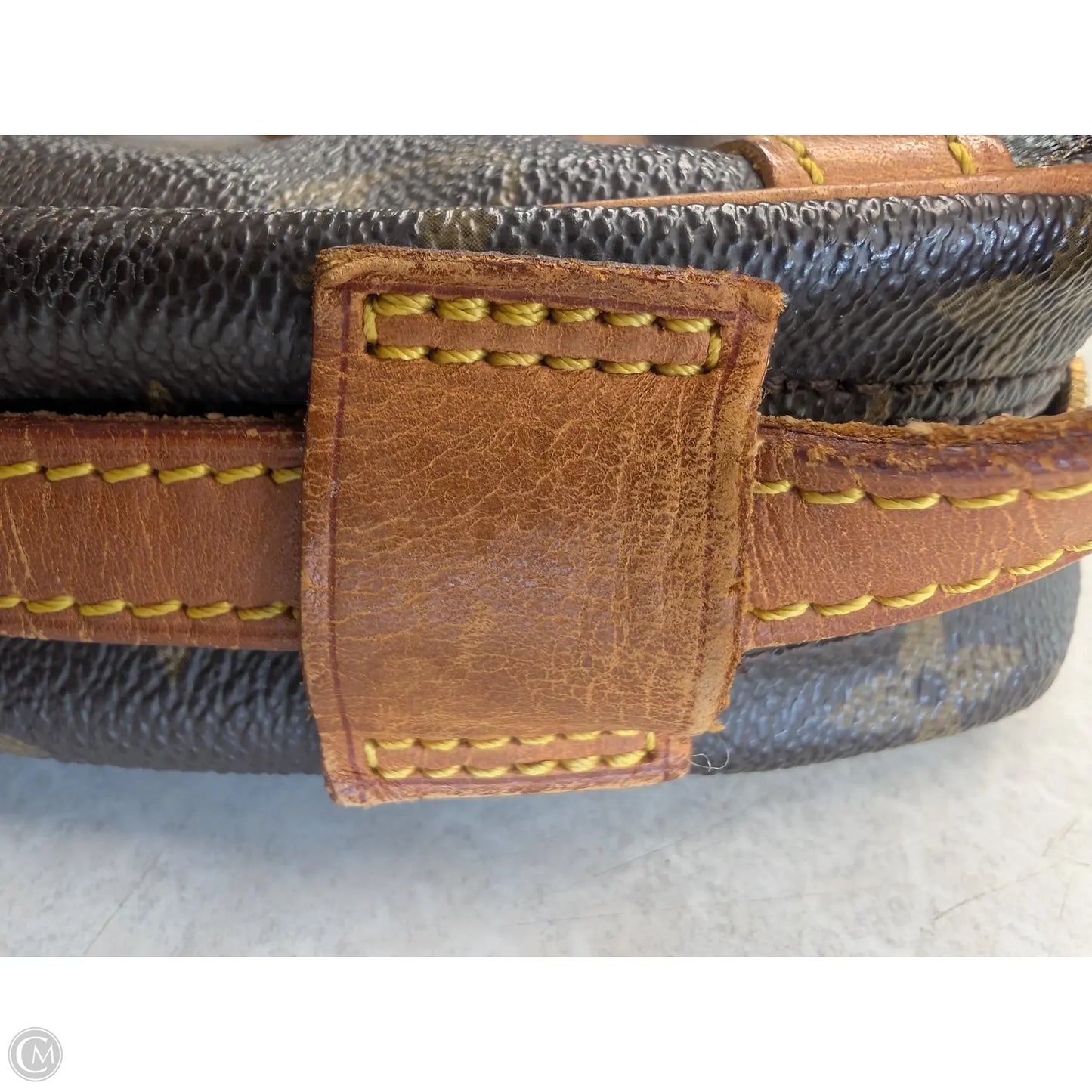 Crossbody Luxury Designer By Louis Vuitton, Size: Medium