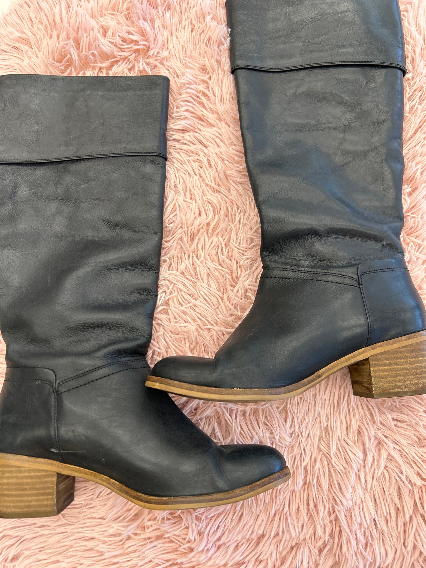 Boots Knee Heels By Ugg Size: 8.5
