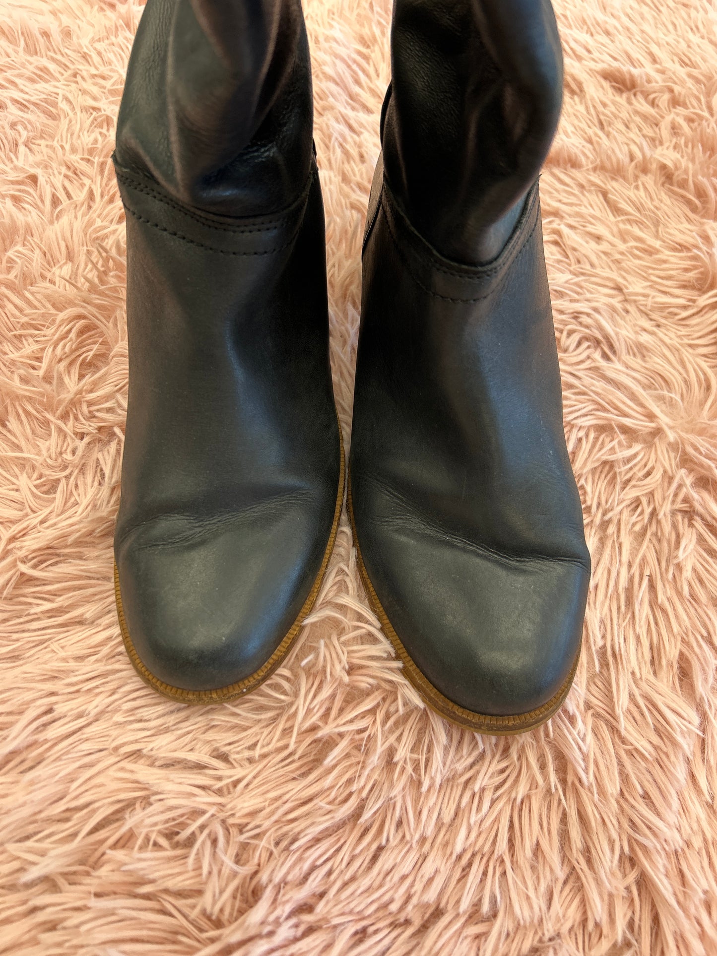 Boots Knee Heels By Ugg Size: 8.5