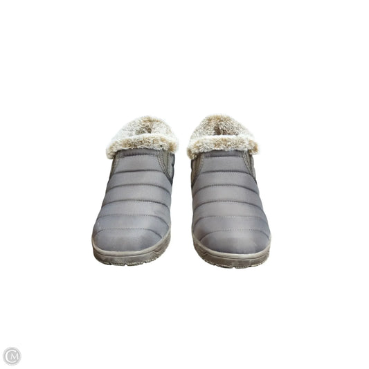 Boots Snow By Minnetonka In Grey, Size: 8