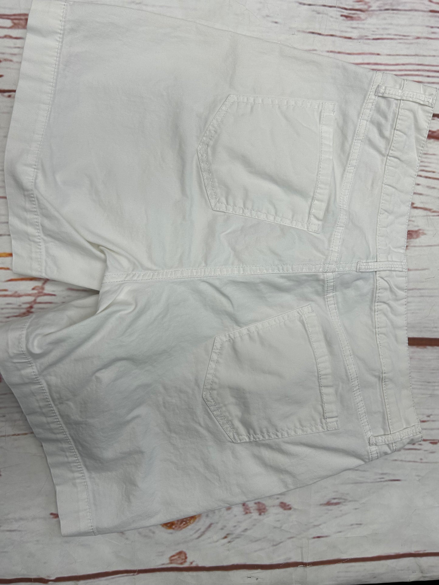 Shorts By Gloria Vanderbilt In White, Size: 8