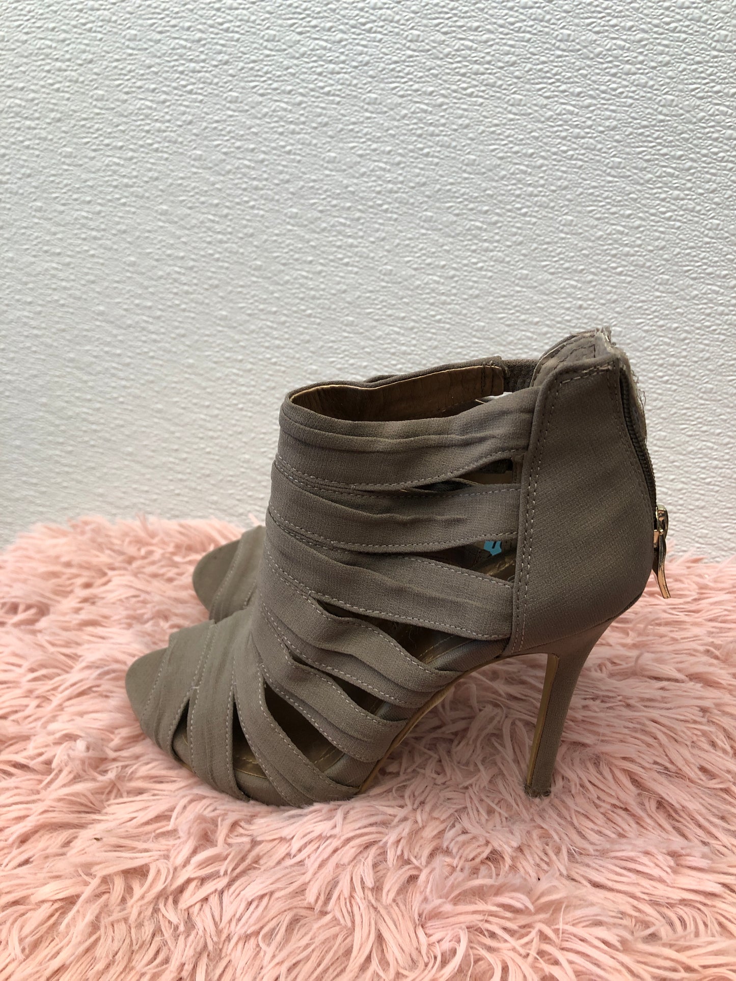 Taupe Shoes Heels Stiletto Bcbgeneration, Size 6