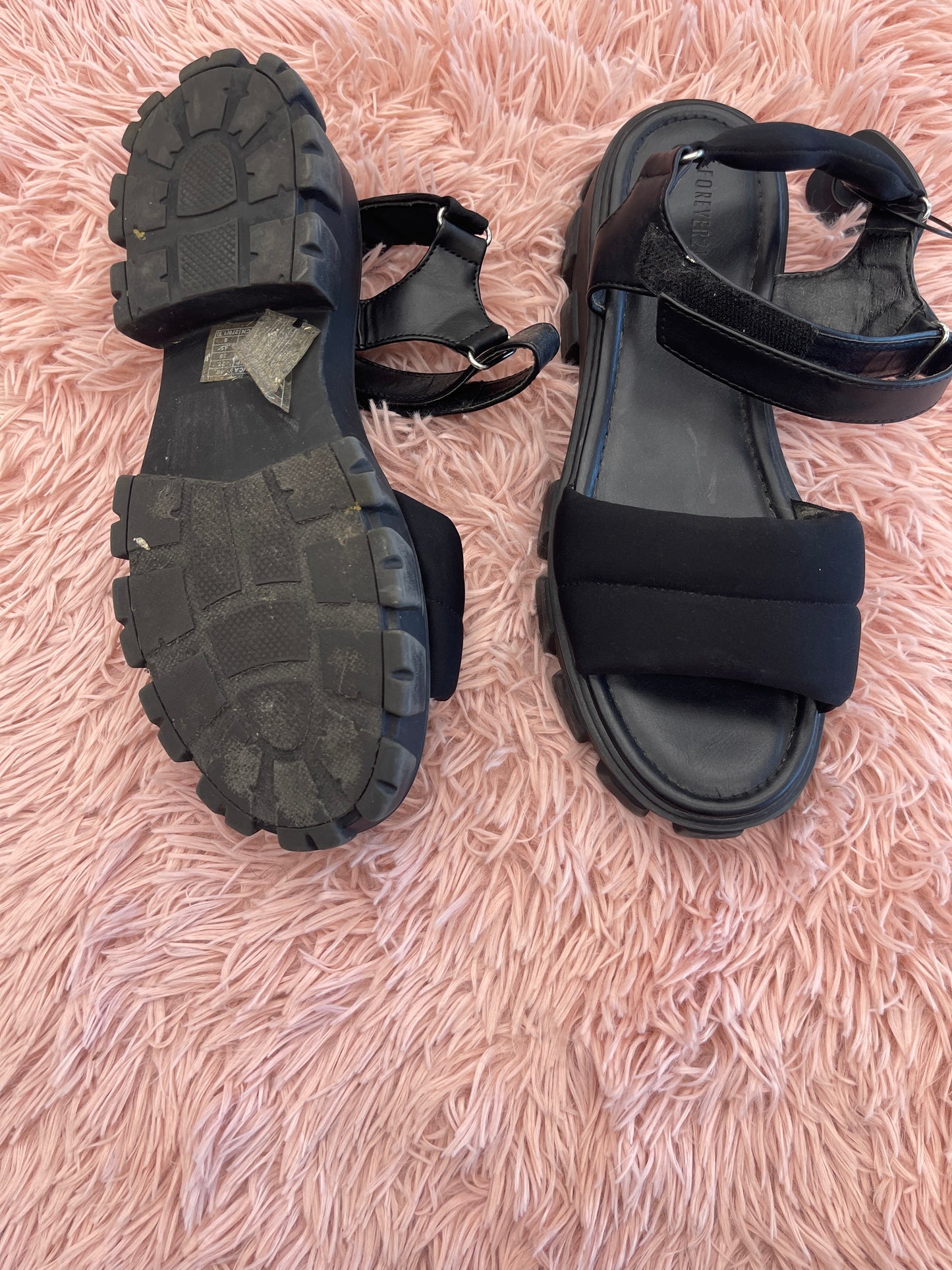 Black Sandals Flats Forever 21, Size 10