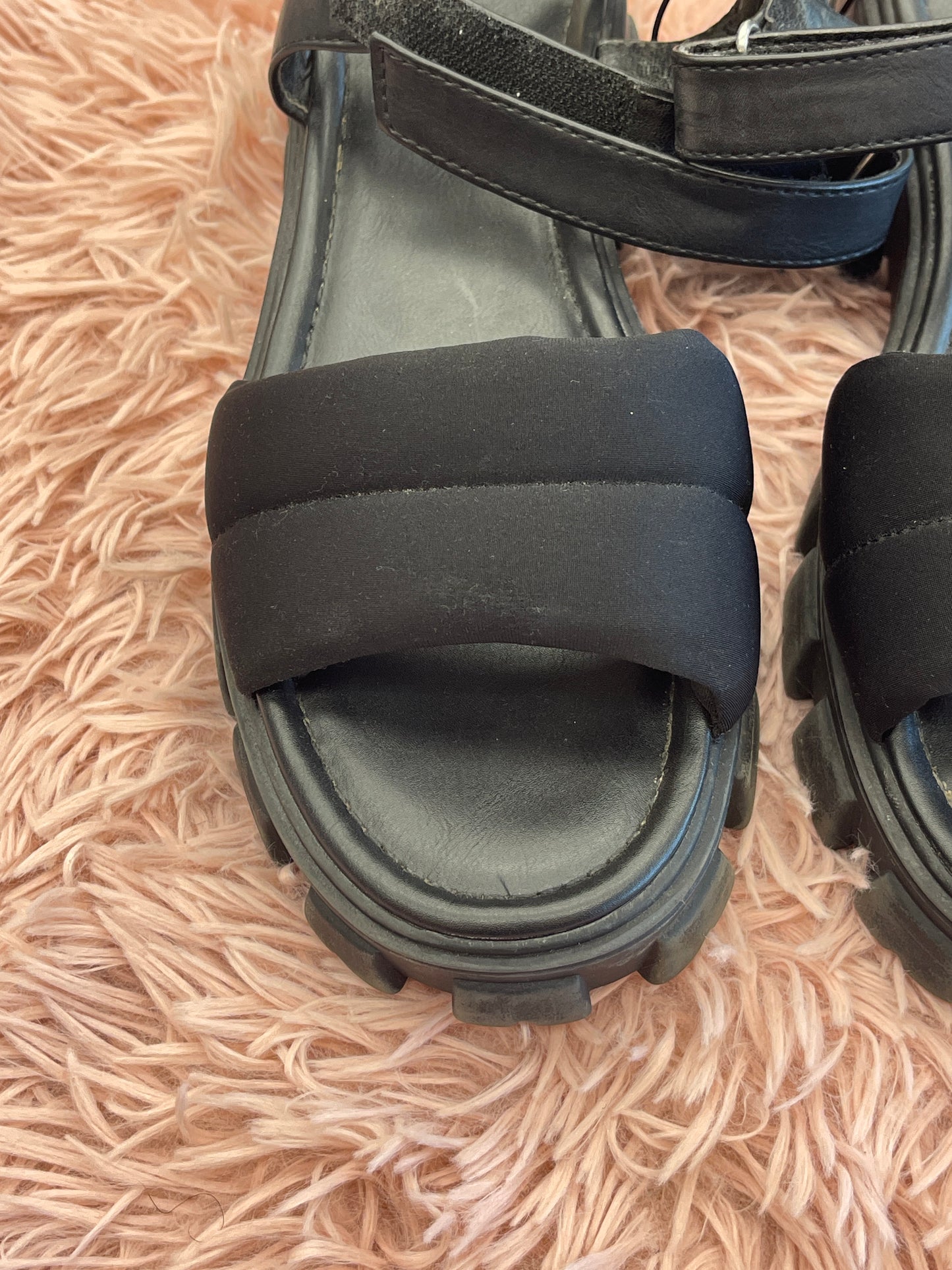 Black Sandals Flats Forever 21, Size 10