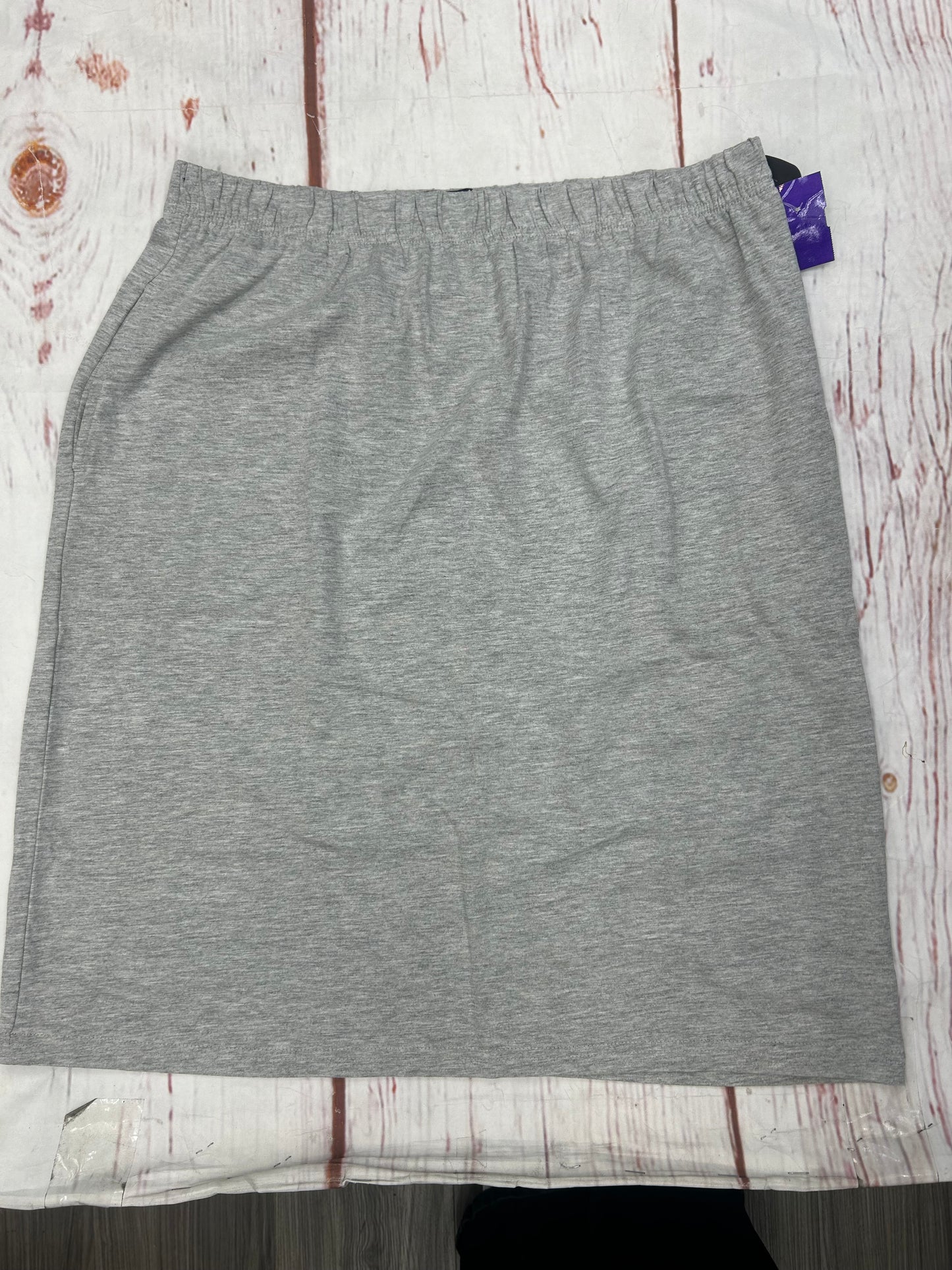 Skirt Mini & Short By Basic Editions In Grey, Size: L