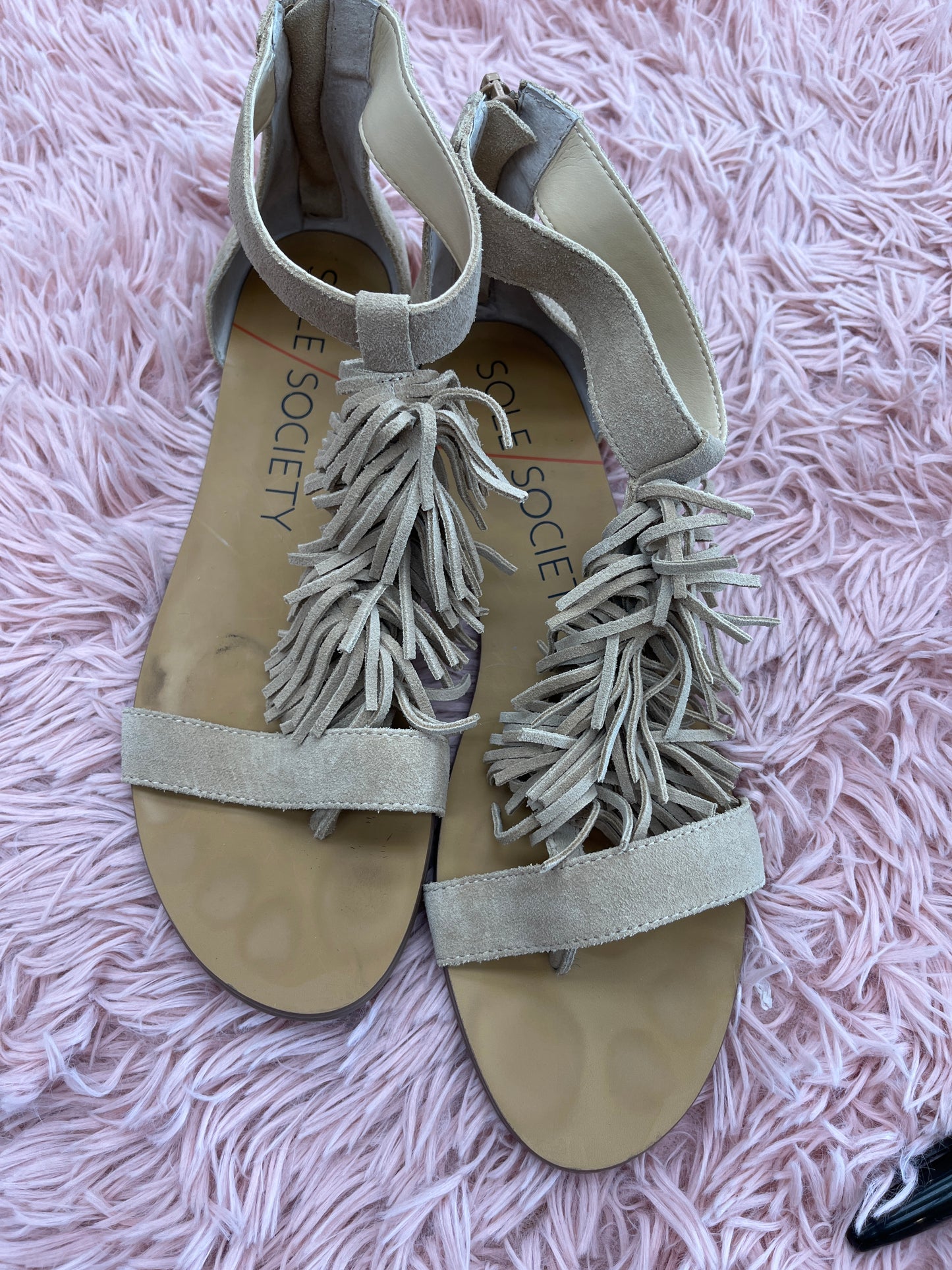 Tan Sandals Flats Sole Society, Size 8.5