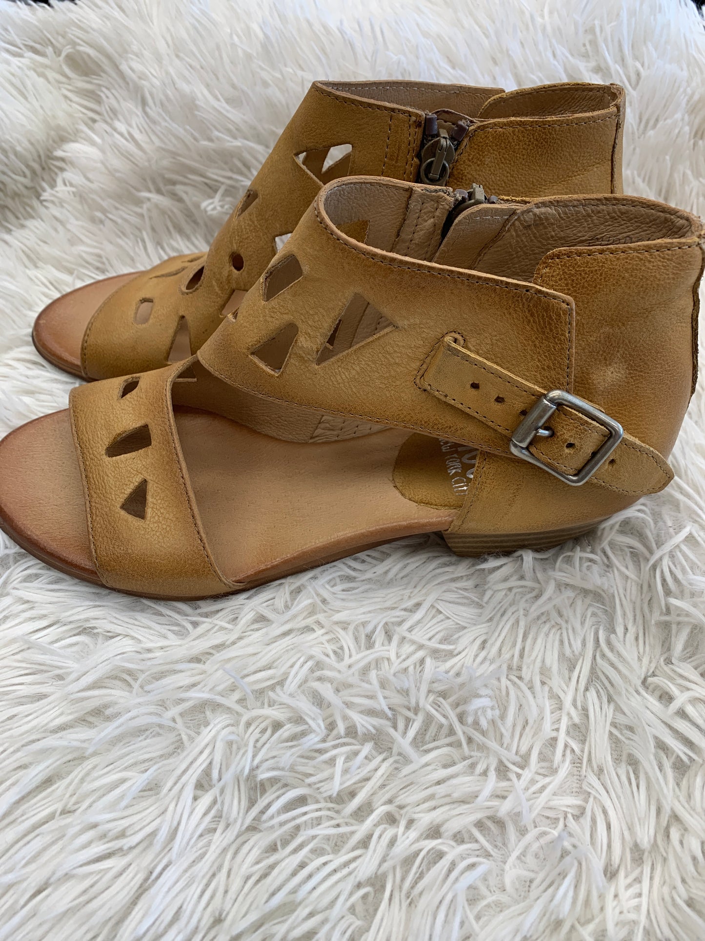 Tan Sandals Heels Block Miz Mooz, Size 6.5