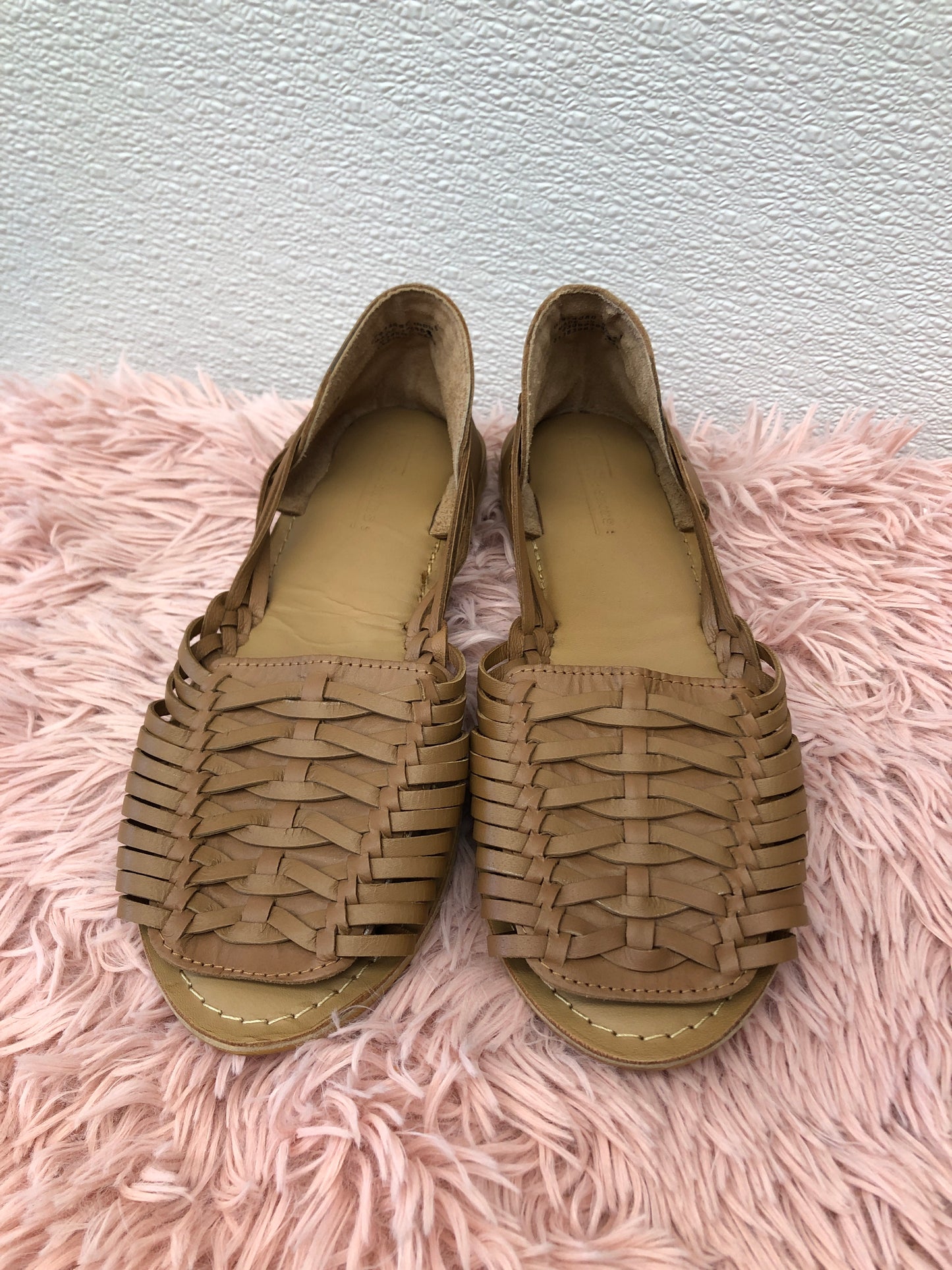 Brown Sandals Flats Crocs, Size 6