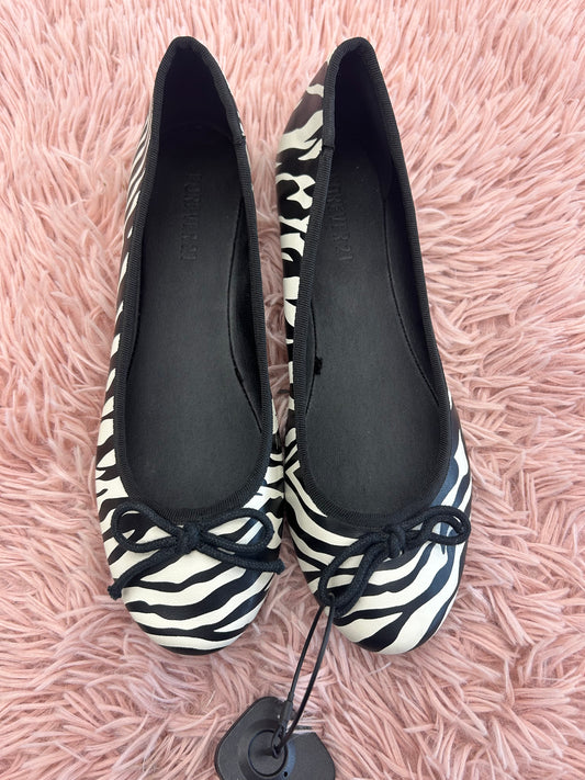 Shoes Flats Ballet By Forever 21 In Zebra Print, Size: 9