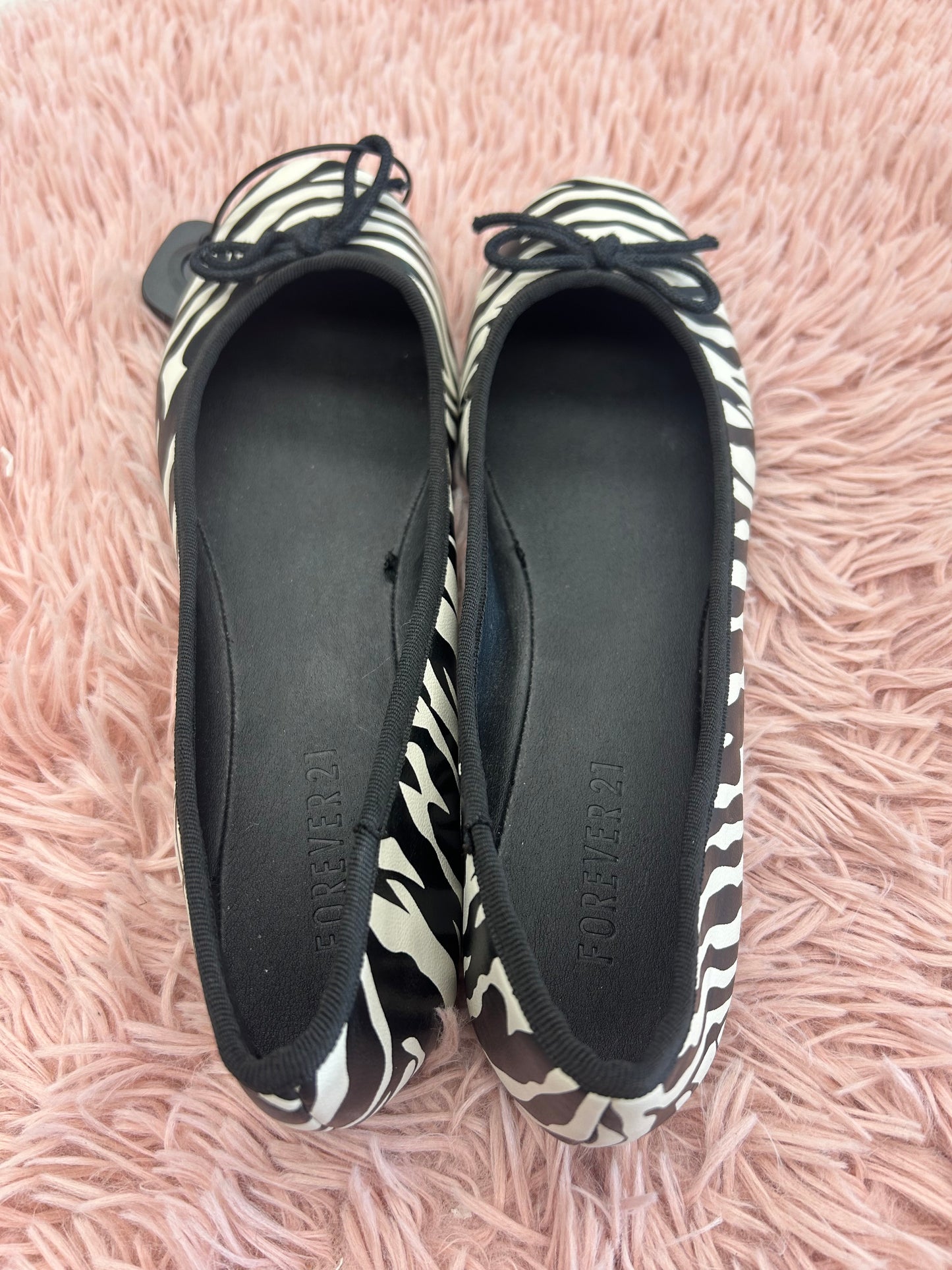 Shoes Flats Ballet By Forever 21 In Zebra Print, Size: 9