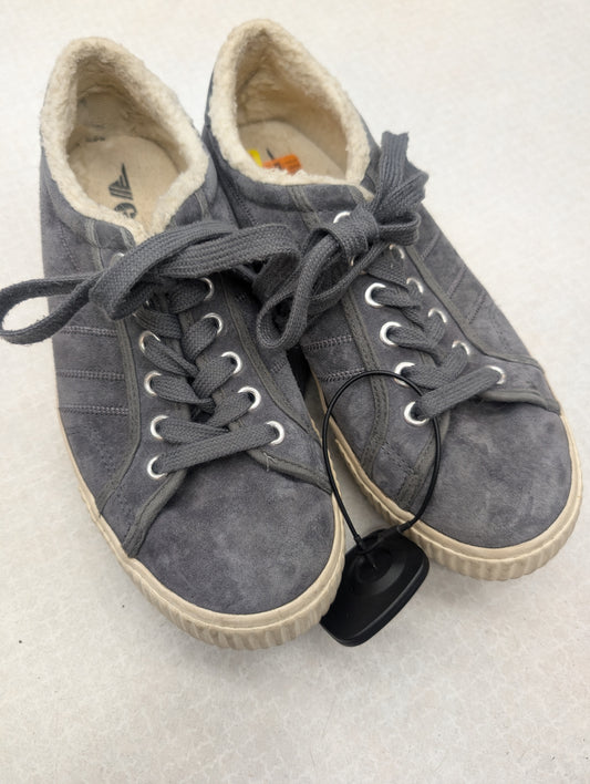 Shoes Sneakers By Clothes Mentor In Grey, Size: 7