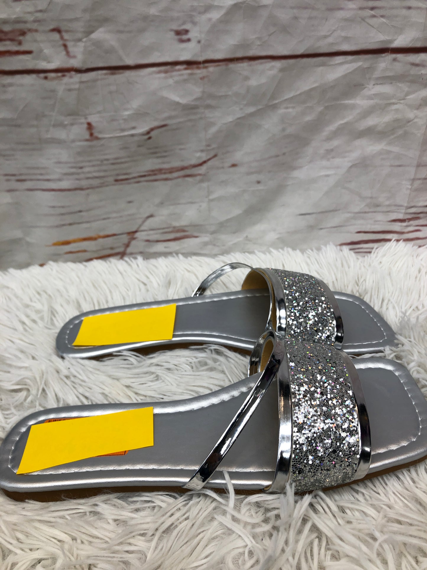 Sandals Flats By Clothes Mentor  Size: 9.5