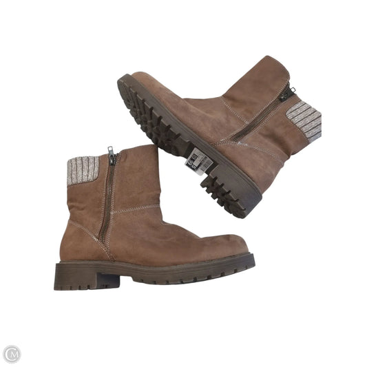 Boots Ankle Flats By Clothes Mentor In Brown, Size: 7.5