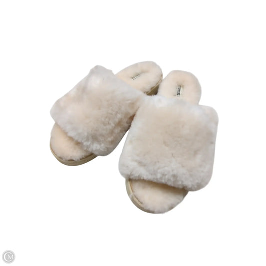 Slippers By Clothes Mentor In Cream, Size: 10