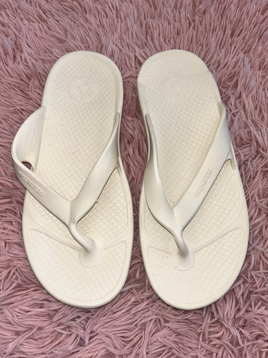 Sandals Flip Flops By Clothes Mentor In Cream, Size: 11