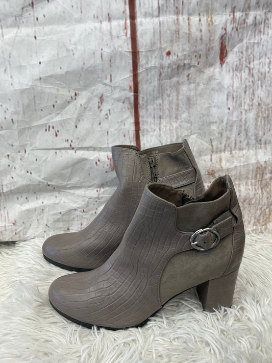Boots Ankle Heels By Clothes Mentor  Size: 8.5