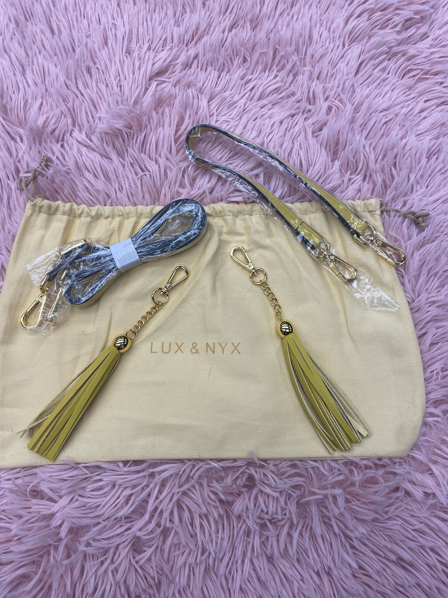 Handbag Designer By Clothes Mentor Size Medium Clothes Mentor