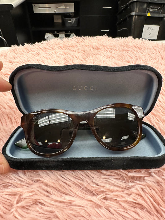 Sunglasses Luxury Designer By Gucci  Size: 02 Piece