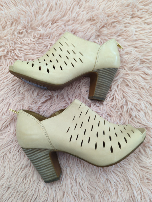 Boots Ankle Heels By Clarks  Size: 8