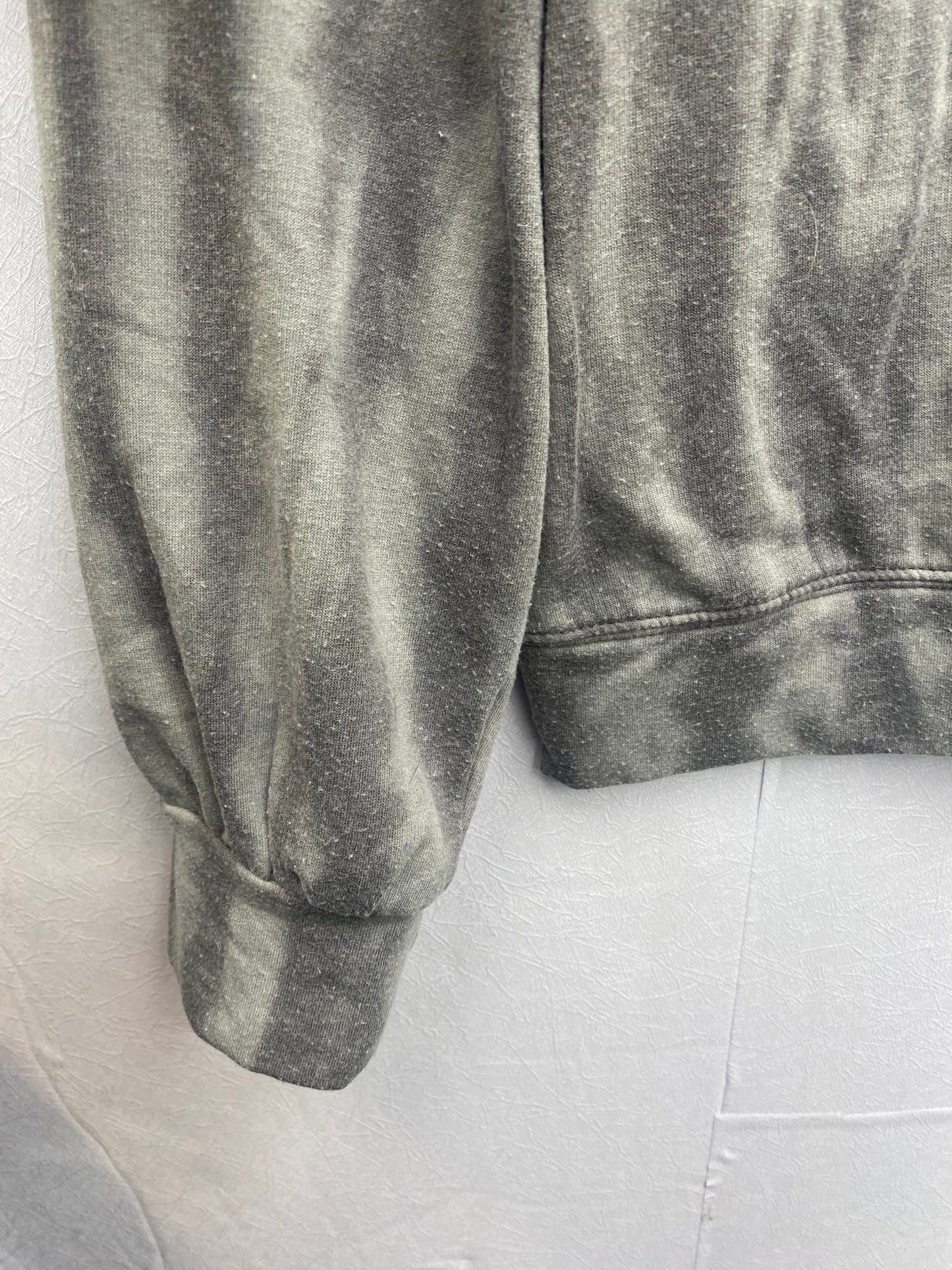 Sweatshirt Crewneck By Clothes Mentor  Size: M